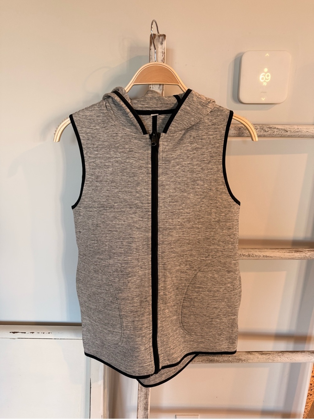 Lululemon Insculpt Women Size 6 Heather Gray Hooded Reversible Vest Workout EUC